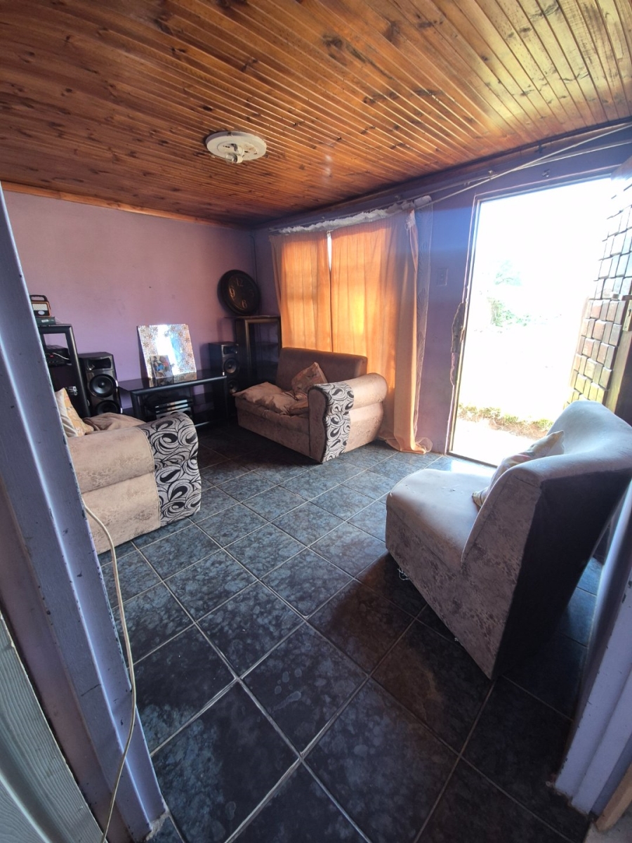 2 Bedroom Property for Sale in Kwa Nobuhle Eastern Cape